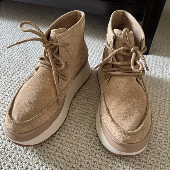 UGG Marin Bootie - Size 8 - Like New/No Wear - Picture 4 of 11